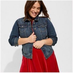 TORRID Denim Trucker Jacket Medium Wash Plus Size 2 Stretch 2X Jean